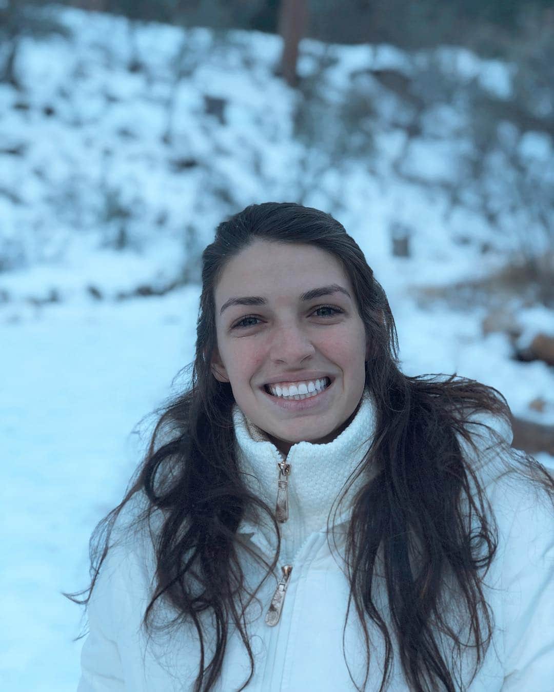 マッケンジー・ダーンのインスタグラム：「🥶❄️☃️」