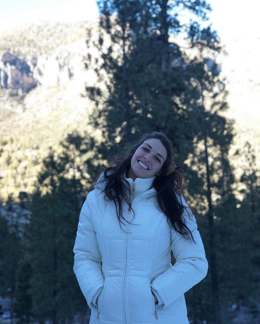 マッケンジー・ダーンさんのインスタグラム写真 - (マッケンジー・ダーンInstagram)「🥶❄️☃️」12月16日 13時45分 - mackenziedern