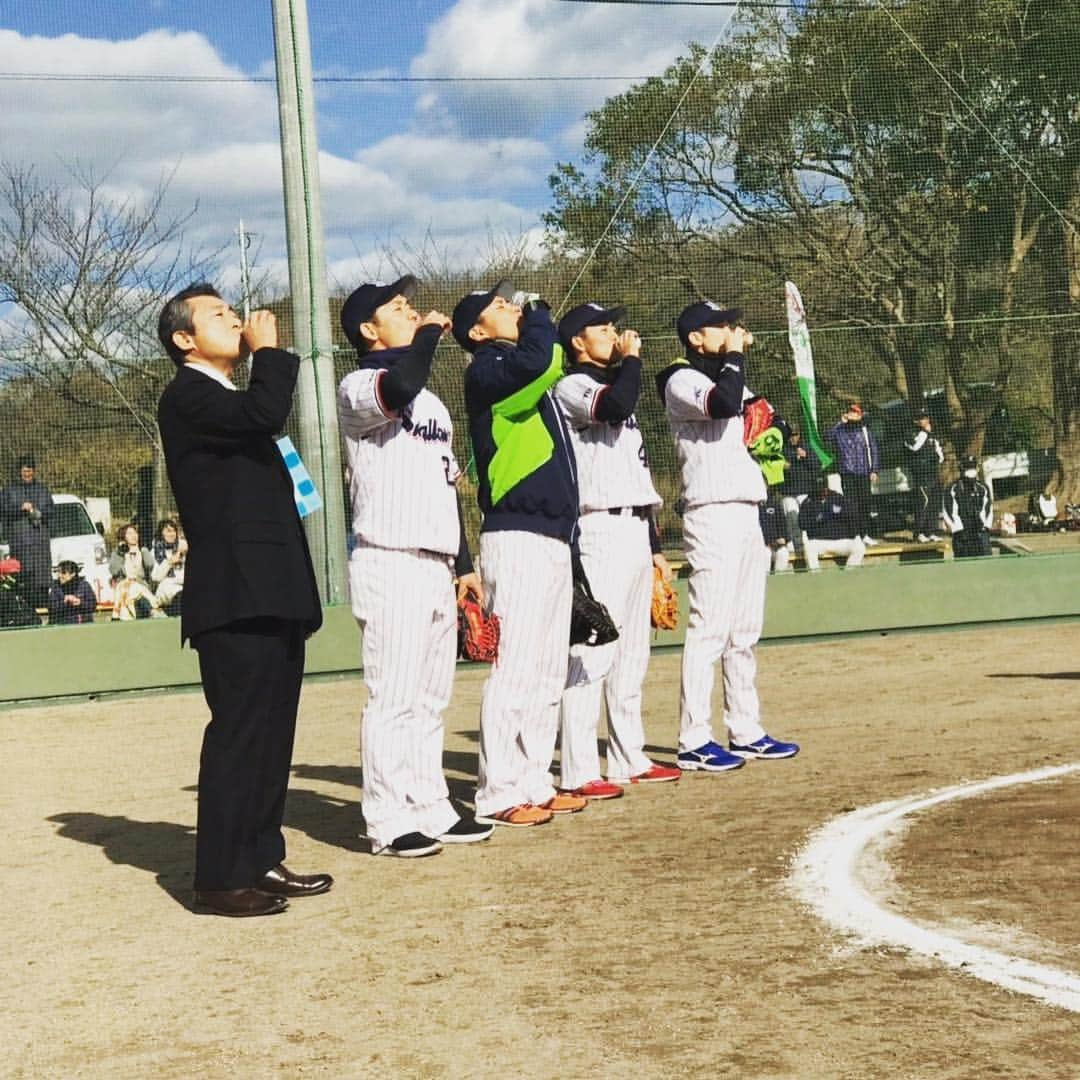 小川泰弘さんのインスタグラム写真 - (小川泰弘Instagram)「初投稿は地元田原の野球教室です👦🏻⚾️ 石山さん、むーちょ、やちくん、トレーナー岩田さんの協力で楽しく愉快な時間となり、また一つ思い出ができました🤝 地元の皆様、子供達に元気とパワーを頂きました😊💪 来季も優勝目指して頑張ります！  #野球教室#石山選手#むーちょ選手#やち選手#いわっちゃん#後援会#田原市#とらさん#感謝」12月16日 15時12分 - rian.ogawa29_official