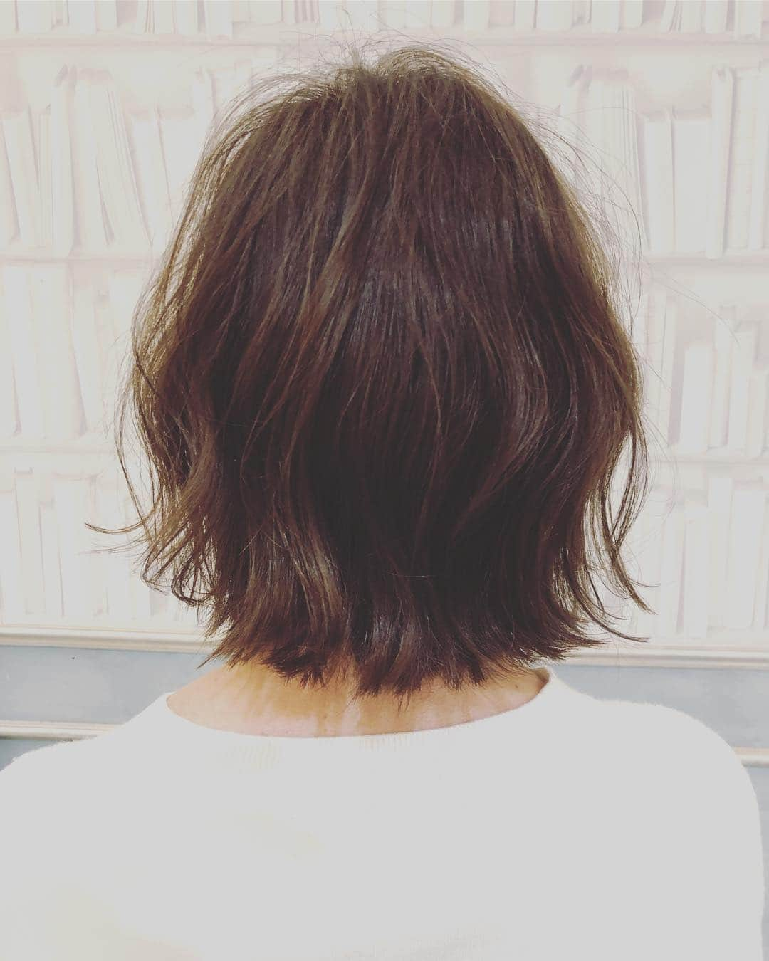 横山エリカさんのインスタグラム写真 - (横山エリカInstagram)「new hair🙋‍♀️✂️ すごく短くなりました😋 年越す前の断捨離☀️ @roi_salon_sekita  #haircut #newhair #shorthair #roisalon #roiomotesando #ボブ #ボブカット #断捨離」12月16日 9時34分 - erika0630