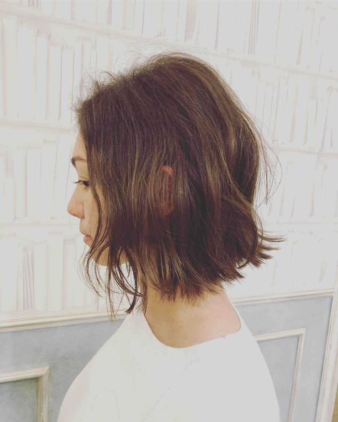 横山エリカさんのインスタグラム写真 - (横山エリカInstagram)「new hair🙋‍♀️✂️ すごく短くなりました😋 年越す前の断捨離☀️ @roi_salon_sekita  #haircut #newhair #shorthair #roisalon #roiomotesando #ボブ #ボブカット #断捨離」12月16日 9時34分 - erika0630