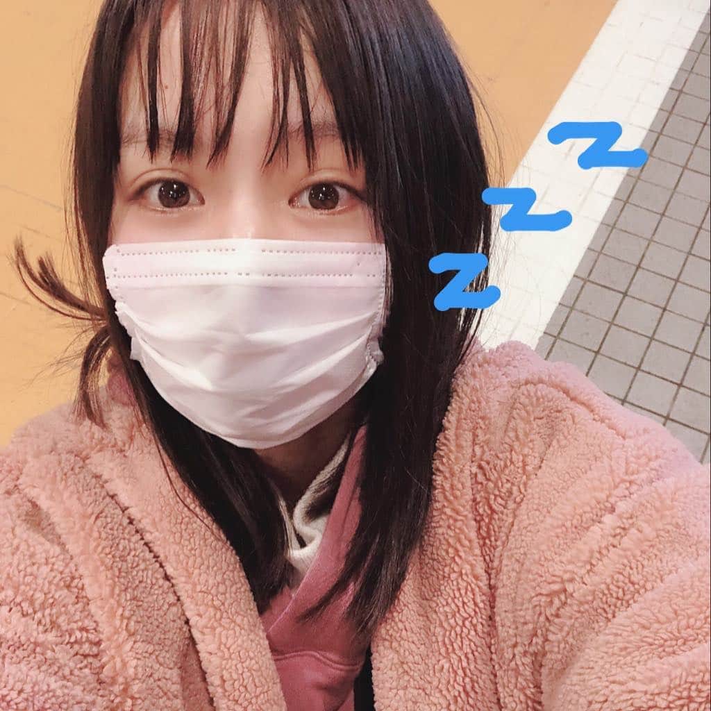 山田菜々さんのインスタグラム写真 - (山田菜々Instagram)「起きて5分でお家で北海道ついたいま、わたしこんなかんじです🤭 ぼっさぼさ🤭💭」12月16日 11時01分 - tannana.yamada
