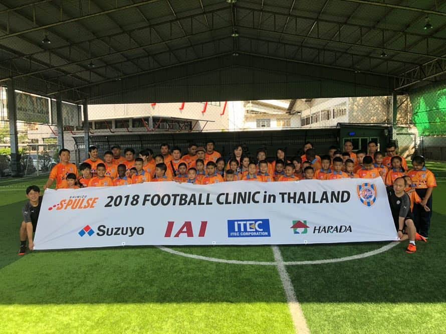 滝裕太のインスタグラム：「サッカークリニックinThailand初日。 ボール1つでこれだけ笑顔になれる。 改めてスポーツの素晴らしさ、サッカーの偉大さを感じました！ 2日目も楽しんできます✌️ #Thailand」