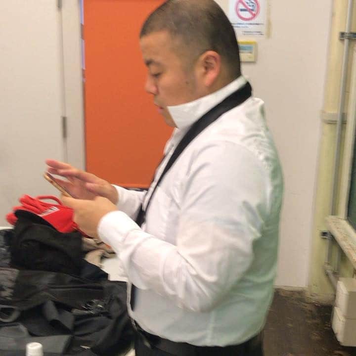 岡下雅典のインスタグラム：「セルライトスパ大須賀にまとわりつく妖精🧚‍♂️」