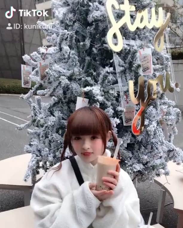 くにくにのインスタグラム：「12月23日まで東京タワー🗼1階でTik Tokクリスマス🎄🎅イベントしているので是非遊びに来て下さい💙💖 楽しいよ〜〜🌈✨ #おいしいxmas #くにくに#クリスマス#メリークリスマス #東京タワー #Tik Tok」