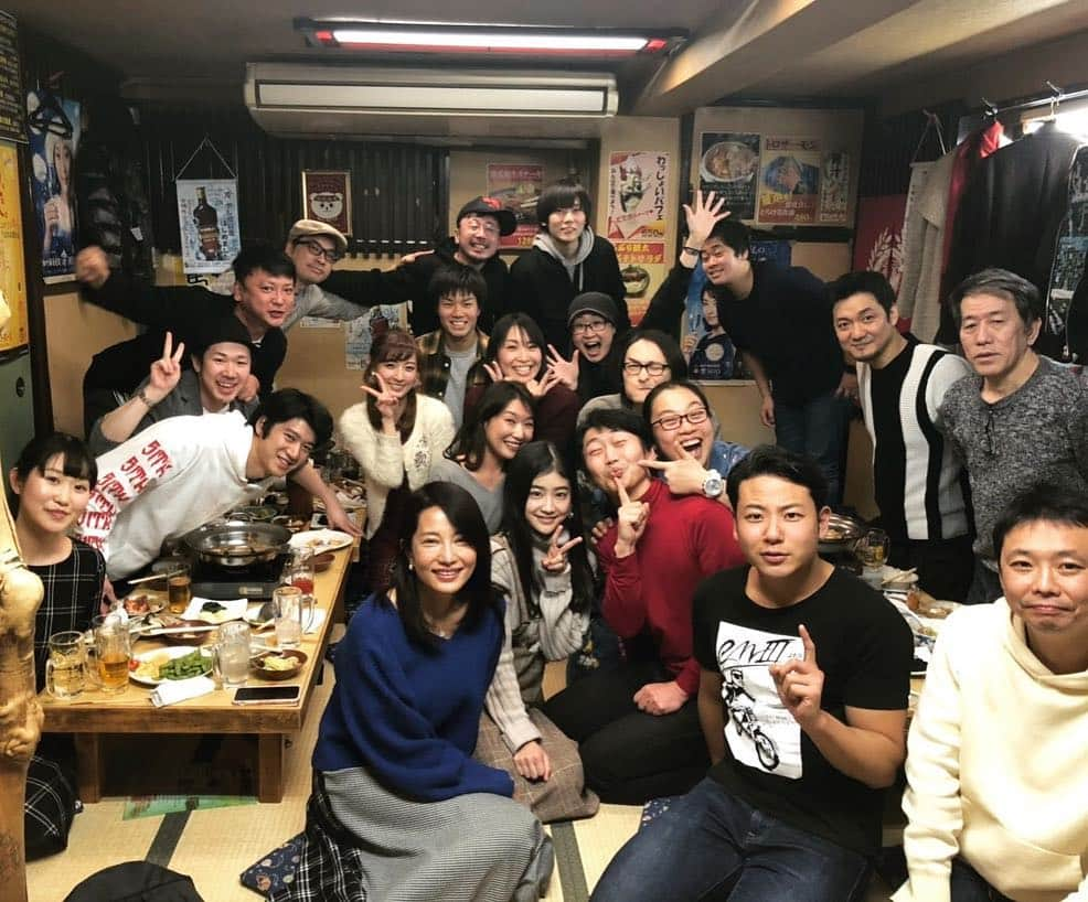 福田朱子さんのインスタグラム写真 - (福田朱子Instagram)「先日、山田ジャパンさんの忘年会にお邪魔させていただいてきました！！ 2017年の山田ジャパン公演 「欲浅物語」 に出演させていただき、 とても貴重な体験をさせていただきました。 「今年もお世話になりました〜」なんてくだりや、 色々話が盛り上がるたびに、 ちょくちょく、 「いやいや、あんたは今年一切関わってないだろ！」 なんて言われたりしながら、 貴重な思い出話を聞いたり、 とにかく、たっくさんたっくさん笑いました！！！ とっても素敵であたたかい方たちです。 バファリンの集合体かな？  新劇団員の方もどかっと増えて、また新しい素敵な雰囲気でした✨  #山田ジャパン #舞台 #忘年会 #欲浅物語 #去年はお世話になりました #先日だけお世話になりました #来年もよろしくお願いいたします #福田朱子 #楽しすぎた #声枯れちゃう」12月16日 23時13分 - syuko29