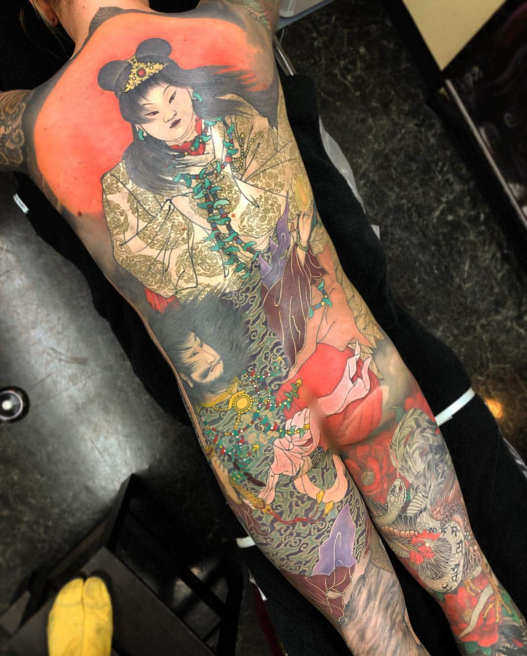 SHIGEさんのインスタグラム写真 - (SHIGEInstagram)「Finally finished,, “Pledge of  Amaterasu and Susanoo” Its a one scene of Japanese mythology,, Love this  piece,, Thank you! Otsukaresama Deshita! @endeekaye will see you at  @bayareatattooconvention ...