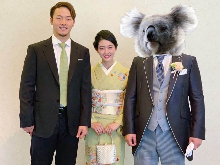 薮田和樹さんのインスタグラム写真 - (薮田和樹Instagram)「. 今日は自分達の結婚式からちょうど1年、 そして兄夫婦の結婚式の日でした！ 思いやりに溢れた式で 何回も泣きそうになりました。笑 今まで見てきた中で今日が 1番かっこいい兄ちゃんだった✨ 家族だからお互いにって言葉は違うかもしれないけど、 お互いに素敵な家庭を築いていけたらと思います！」12月16日 23時51分 - kazuki_yabuta
