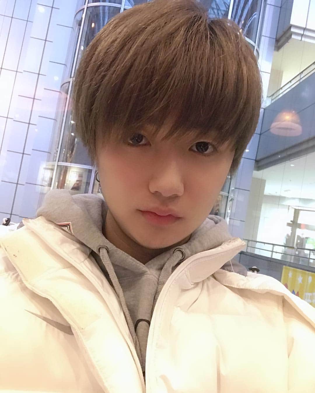 池亀樹音のインスタグラム：「일본의 카페에서 공부하고 있는데 옆에서 한국어 로 회화가 들려서  한국의 카페에있는 기분이에요ㅋㅋ 웃으면서 셀카를 찍는게 어려워ㅜㅜ #셀피」
