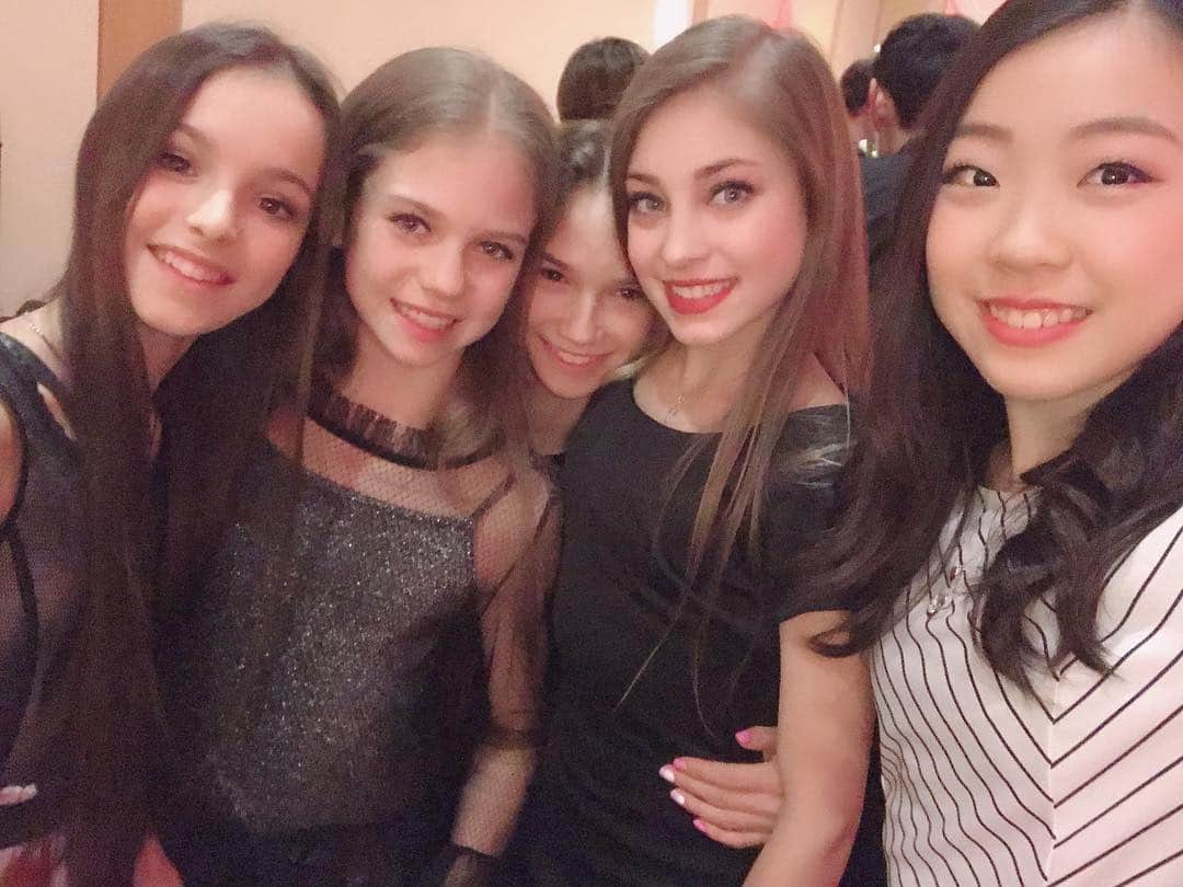 紀平梨花さんのインスタグラム写真 - (紀平梨花Instagram)「GPファイナルのバンケット😍✨ #gpf #banquet」12月16日 18時47分 - rikaskate0721