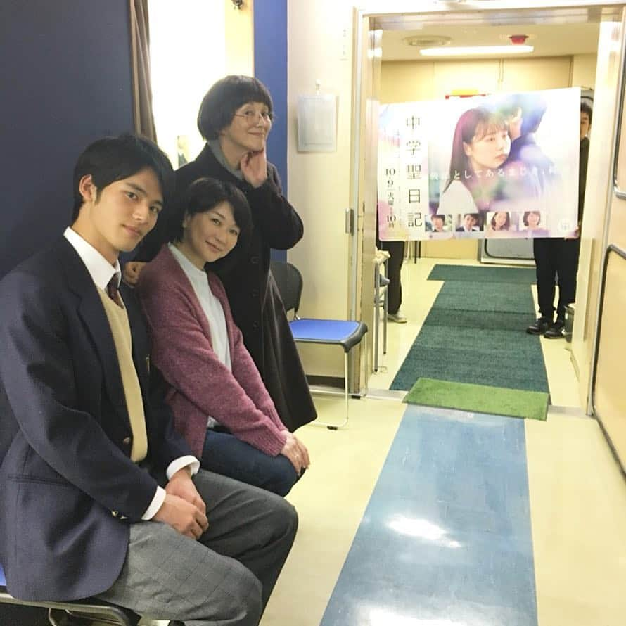 TBS「中学聖日記」さんのインスタグラム写真 - (TBS「中学聖日記」Instagram)「最終回、なんと #夏木マリ さん再登場‼️ ということで、塩バアと黒岩親子でパチリ📸 最終回、モリモリ盛り沢山の内容です。放送まで、#あと２日 🗓  #tbs #火曜ドラマ #中学聖日記 #有村架純 #岡田健史 #町田啓太 #マキタスポーツ #友近 #吉田羊 #夏川結衣 #火曜 #12月18日  #よる10時 #最終回」12月16日 18時58分 - chugakuseinikki_tbs