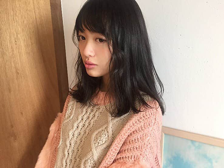 北原里英さんのインスタグラム写真 - (北原里英Instagram)「髪切りました✂︎💞 結構ばっさりいった💁🏻‍♀️ 10cmくらい切ってもそんな変わんないでしょ！って思って切ったら 結構印象変わった😂✂︎ 久しぶりにこの長さで新鮮でたのしい ゆうちゃんありがとう🥰 . . #hair #kate」12月16日 19時55分 - rie_kitahara_3