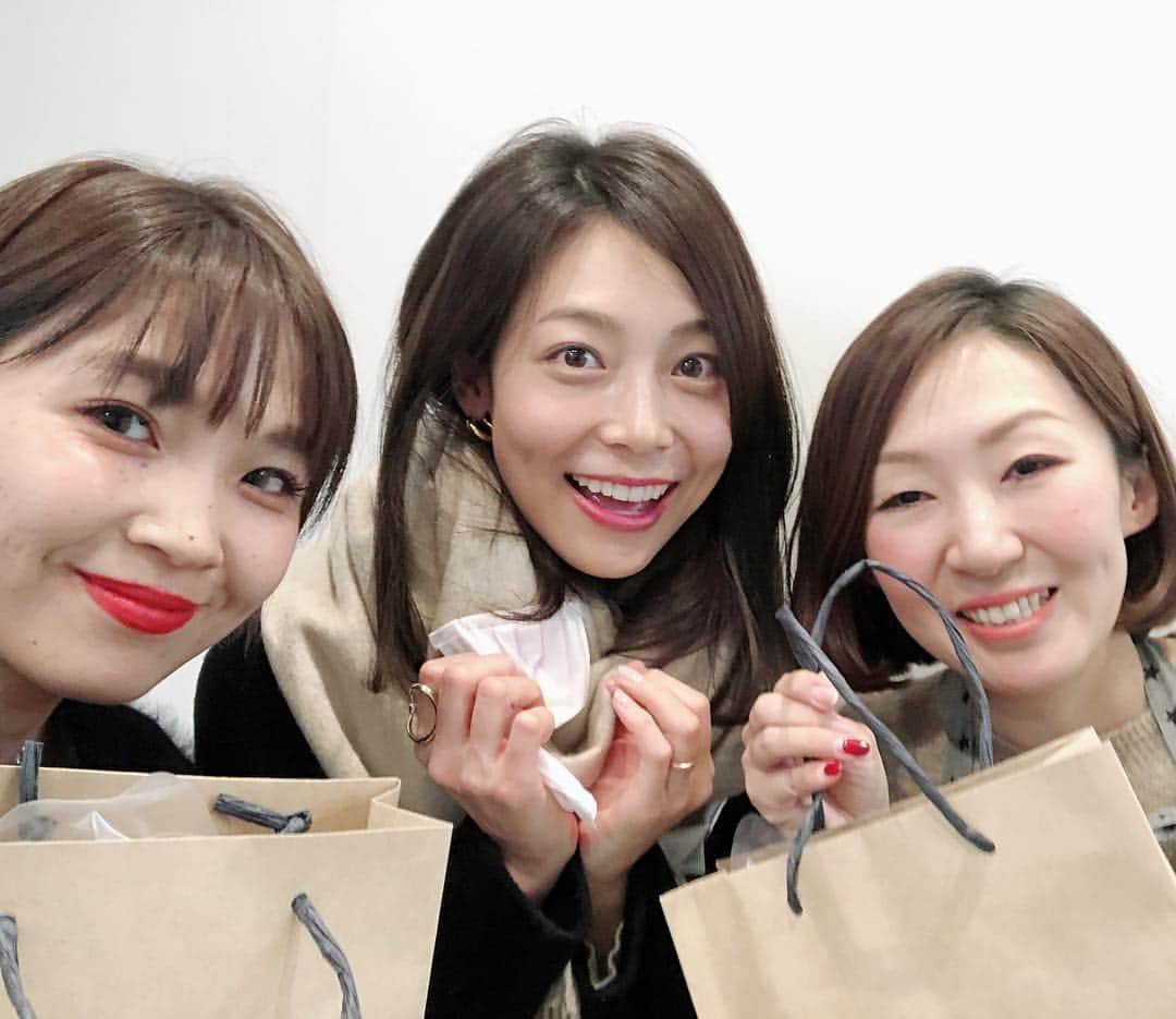 相武紗季のインスタグラム：「今年もありがとうございました！髪の毛綺麗にしてもらって気分スッキリ。年末のバタバタをのりきれそう😊 #belle銀座5丁目店」