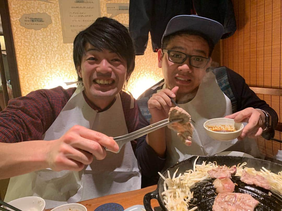 昴生さんのインスタグラム写真 - (昴生Instagram)「晩飯！！ #ルミネ終わりに #コマンダンテ #石井 さんに #ジンギスカン #連れてきてもらいました！ #大阪にはあんまりジンギスカン屋さんないから #東京来たら食べちゃうよね！ #アイロンヘッド #辻井 ちゃん #ロングコートダディ #堂前 #もいっしょ！ #楽しすぎて #誰もトイレに行きませんでした！ #ていうか辻井ちゃん #空気読んで #おまえもメガネかけろや！ #ほんまこいつ空気読まれへん！ #でもずっと肉焼いてくれてありがとう！ #最後は #夜の東京の街を背景に堂前。」12月17日 1時05分 - mikikousei