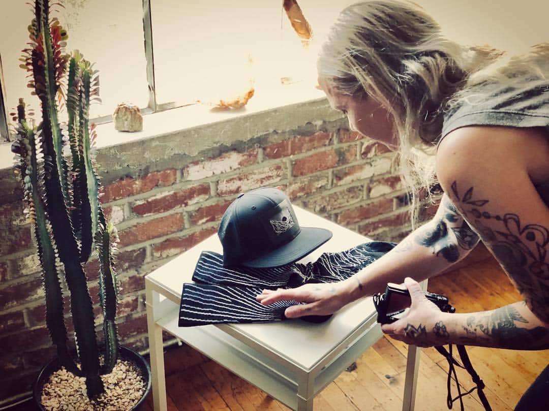 ネイサン・アンダーソンのインスタグラム：「The first Walter Sky collaboration is set to release next week in the form of a hat. We’ve been blessed with artwork from @lisaorth which has been woven into a jacquard label and secured to the hat with a rubber tape. These hats are limited edition and will not be reproduced. Lisa was kind enough to share a bit of information about the concept behind the art for the Walter Sky x Lisa Orth collab in a Q&A you can find in the Field Notes section on our website or by hitting the link in my bio. *Of all the hats I’ve developed with Flexfit, this was the first hat emptied from my shelves by my friends. It has a flexible bill, structured crown, and laser cut perforation on the back panels. P.S. If you’ve made it this far, you’ll be the first to know that we are also working with Lisa and the @nzsockco on a merino wool adventure sock, which I’m super excited for because the art is amazing, as per usual.」