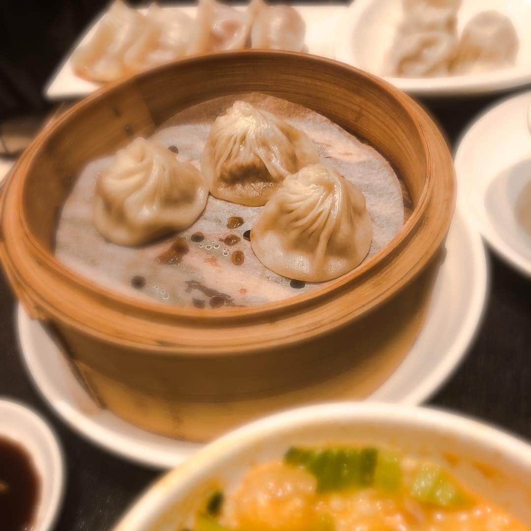Fku朗さんのインスタグラム写真 - (Fku朗Instagram)「Touchdown in Hong Kong. I love food here.. #hongkong #travel #dj #producer #thenightviewofonemilliondollars #chinesefood」12月17日 3時03分 - aatamusic