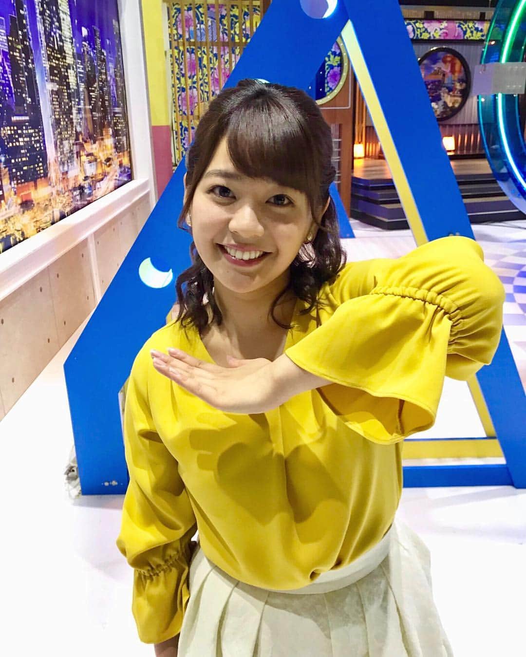 谷元星奈さんのインスタグラム写真 - (谷元星奈Instagram)「* 今夜 10時15分からは『新説！所JAPAN』🇯🇵 テーマは『築地』と『渋谷スクランブル交差点』です(^o^) * 番組冒頭、いつも、所さんがされている『所ジャパ〜ン』のポーズ！！！ 収録後、少し暗くなったスタジオでやってみました☺️ * 皆さんも、テレビをご覧になりながら是非、一緒にやってみてください🌟 * #カンテレ #アナウンサー #新説 #所JAPAN #築地 #市場 #渋谷#スクランブル交差点 #にっぽんの #ホントのトコロ #どうなのよ？ #🇯🇵」12月17日 18時52分 - tanimoto_seina