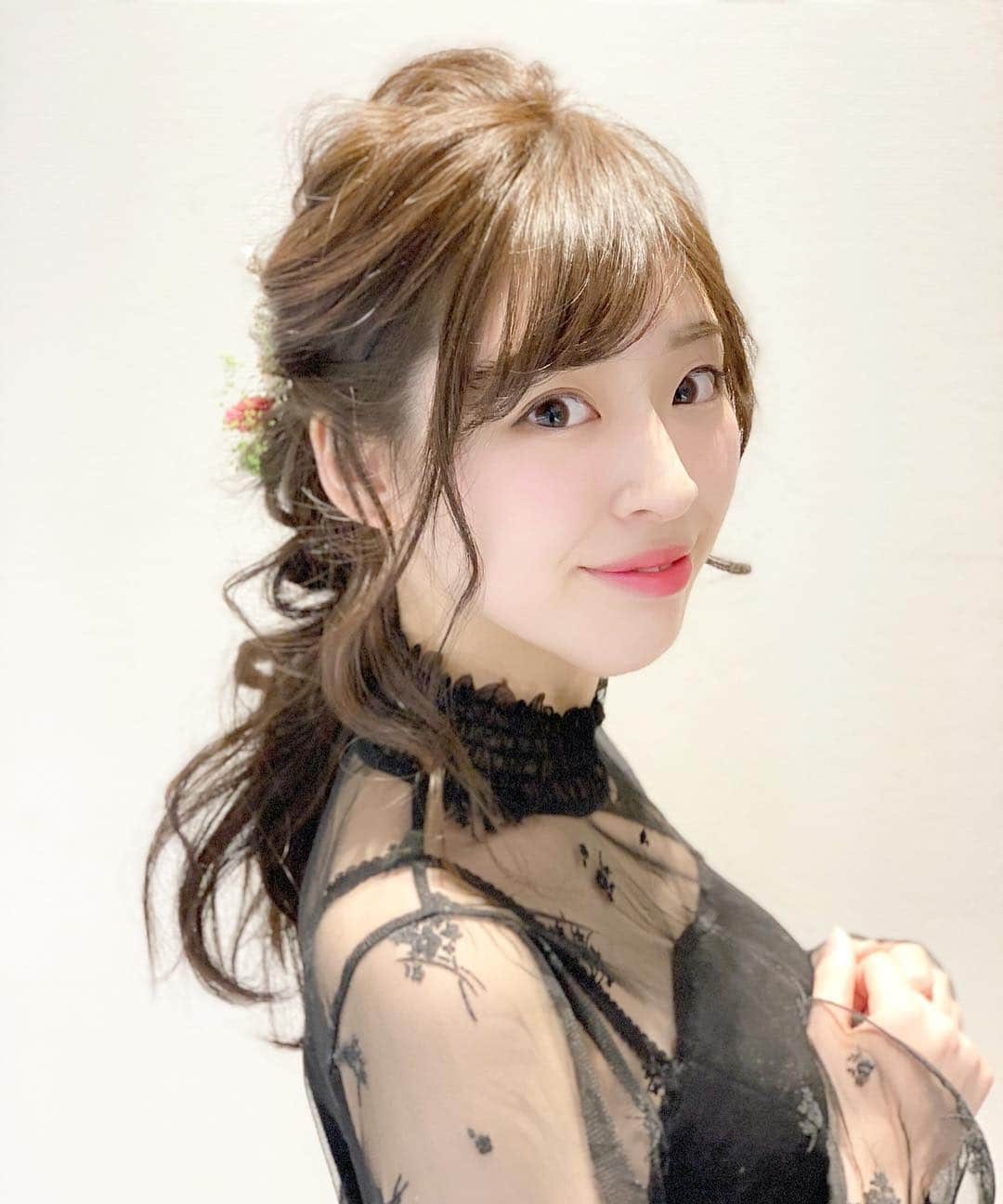 黒田詩織のインスタグラム：「ヘアアレンジ❤︎﻿ ふわふわにしてもらいました❤︎﻿ ﻿ 普段髪の毛あげることないから﻿ 首のスースー感がハンパない🤭😛🌷﻿ ﻿ #サロモ#サロンモデル#関西サロンモデル#ポートレート#撮影#nyny南草津#ヘアアレンジ#ヘアセット#パーティーヘア#撮影依頼募集中」