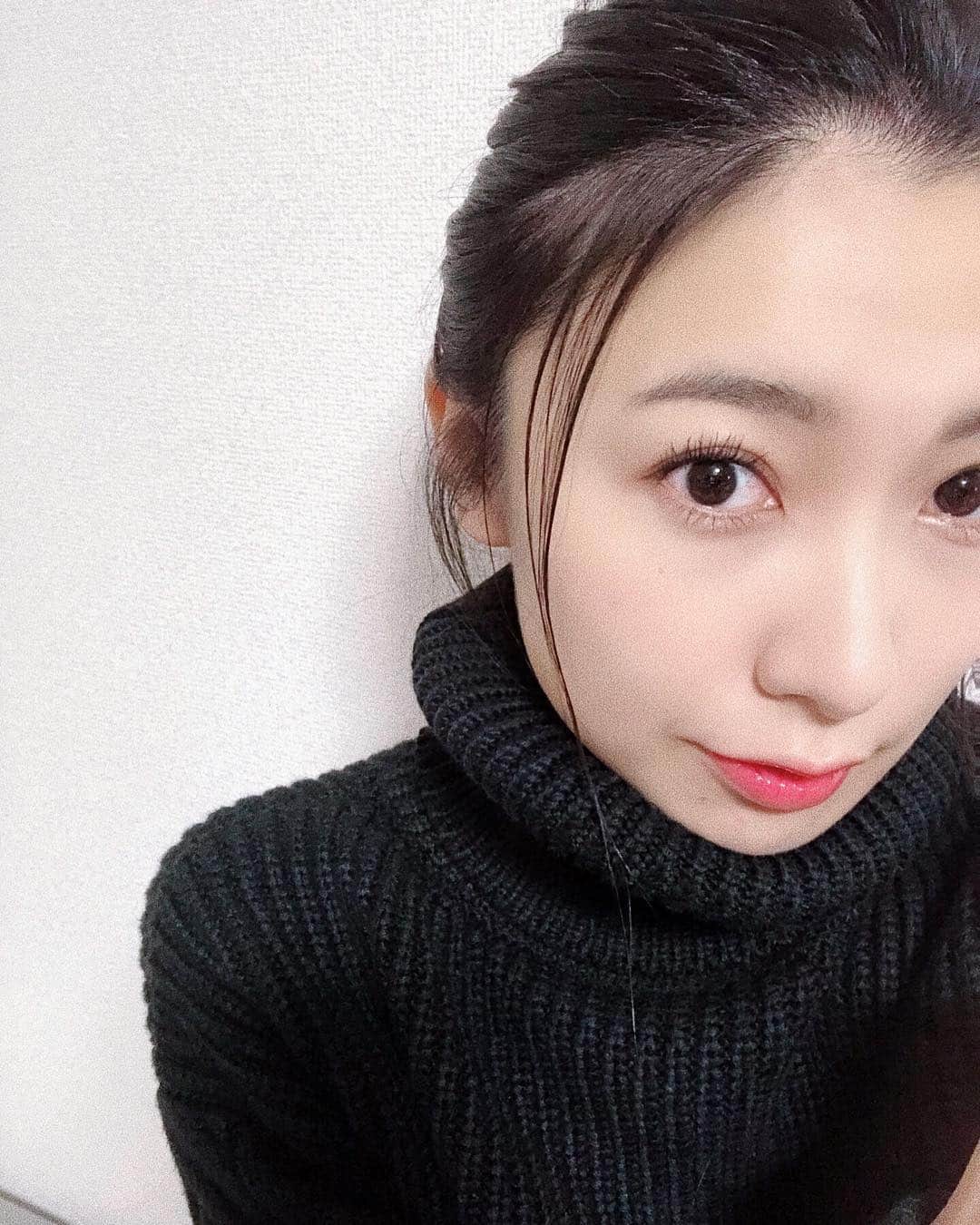 金田彩奈さんのインスタグラム写真 - (金田彩奈Instagram)「. . タートルネック×アップヘア🖤 . . #タートルネック #アップヘア #ヘアアレンジ #hairarrange #tokyo #girl #me #selfie #instahair」12月17日 18時04分 - ayn120