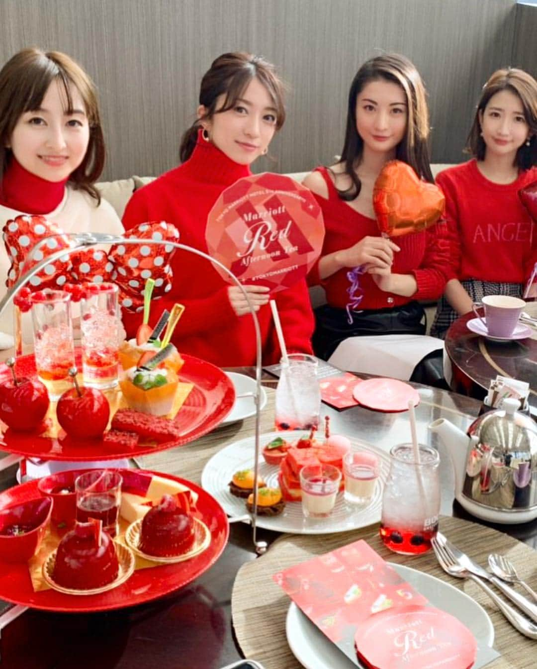 瀬口かなさんのインスタグラム写真 - (瀬口かなInstagram)「マリオットのアフタヌーンティー❤️ 赤を着て4人で行ってきた😂 クリスマスだ〜〜🎄✨✨ #東京マリオットホテル #マリオットホテル #アフタヌーンティー #品川」12月17日 18時40分 - seguchikana