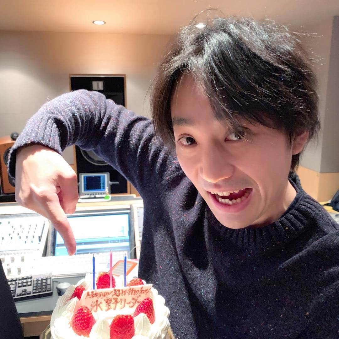 吉岡聖恵さんのインスタグラム写真 - (吉岡聖恵Instagram)「氷野リーダーお誕生日おめでとう🎂🎂🎂❗️﻿ 氷野じゃないよ、水野だよ。﻿ ☃️☃️☃️﻿ ﻿ #あだ名はひょっちゃん﻿ #氷野良樹﻿ #水野良樹﻿ #これを機に改名か﻿ #なによりもおいしい誕生日プレゼント」12月17日 18時42分 - kiyoe_yoshioka_official