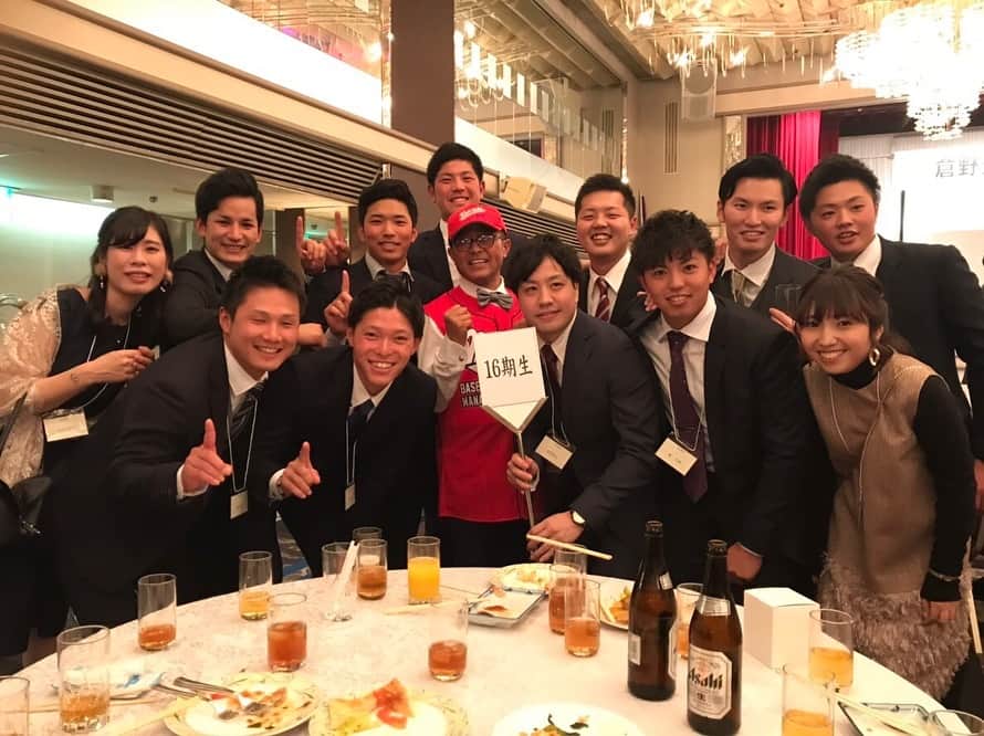 東克樹さんのインスタグラム写真 - (東克樹Instagram)「昨日は高校時代の監督さんの就任20周年パーティーでした！先輩方や後輩達に会えて、素晴らしい一時を過ごせました！監督さんおめでとうございます！！ #十亀剣さん#谷口雄也さん」12月17日 10時39分 - katsuki1995