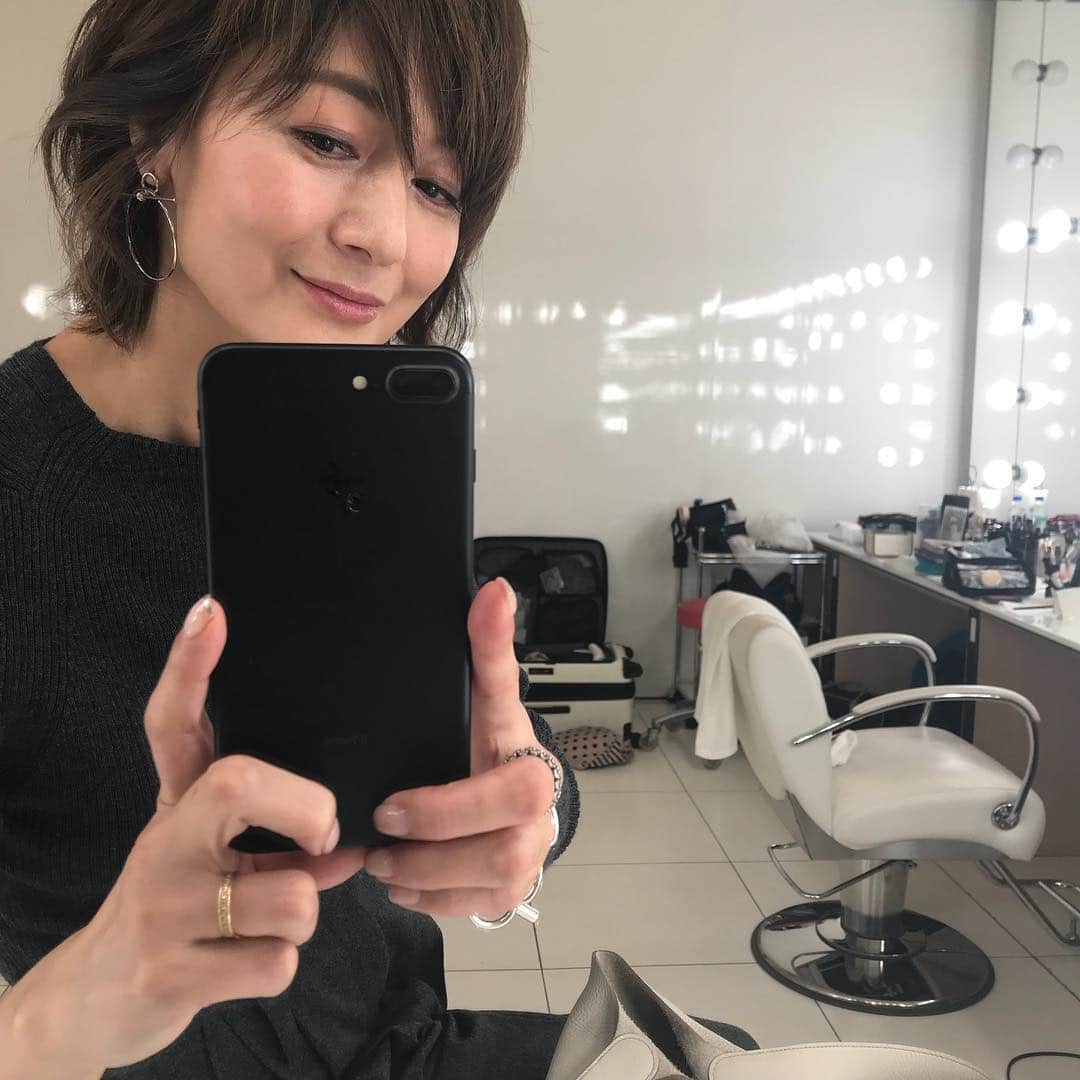 富岡佳子さんのインスタグラム写真 - (富岡佳子Instagram)「お疲れ様でした…たまにはSelfieしてみたよ🤣 アイテムのタグ付けは2枚目にしたよ。」12月17日 11時54分 - yoshikotomioka