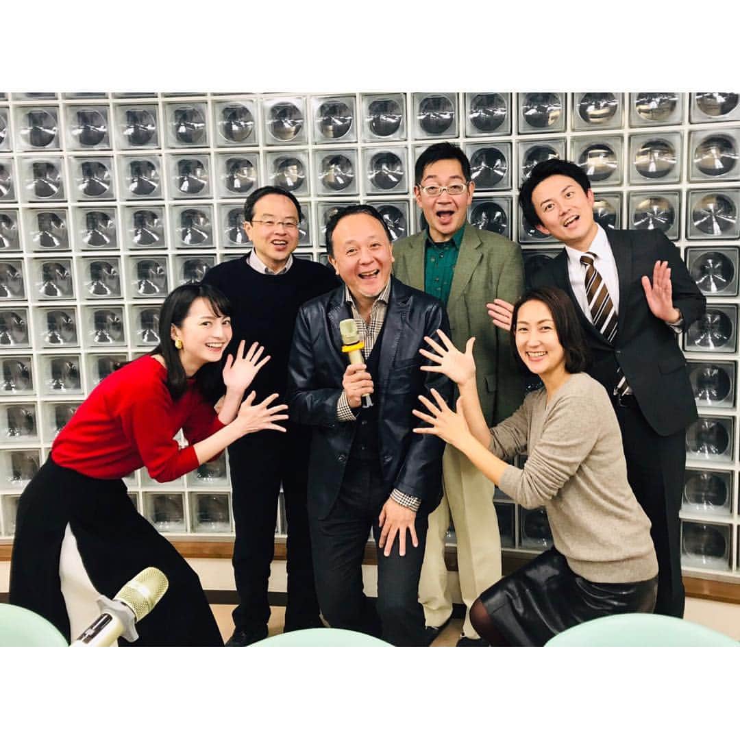 TBSアナウンサー公式さんのインスタグラム写真 - (TBSアナウンサー公式Instagram)「こんにちは、山本恵里伽です！  12/16、東京都盲人福祉協会にて 朗読会に参加してきました！ CSR活動の一環として、 定期的に行なっているんですよ📚  先輩方の素晴らしい朗読を聴きながら 私はしっかり勉強させて頂きました！ 聴いてくださった皆さんも 楽しんでくださっていたら嬉しいな😊  #tbs #tbs公式 #tbs_annogram  #tbsアナウンサー公式インスタグラム  #tbsアナグラム #tbsアナウンサー #tbscsr #朗読会 #皆さん誰が誰だかわかりますか  #2枚目の写真で #右から順に #赤荻歩  #山内あゆ #向井政生 #浦口直樹元アナ #清水大輔 #山本恵里伽 #fromtbs」12月17日 12時46分 - tbs_annogram