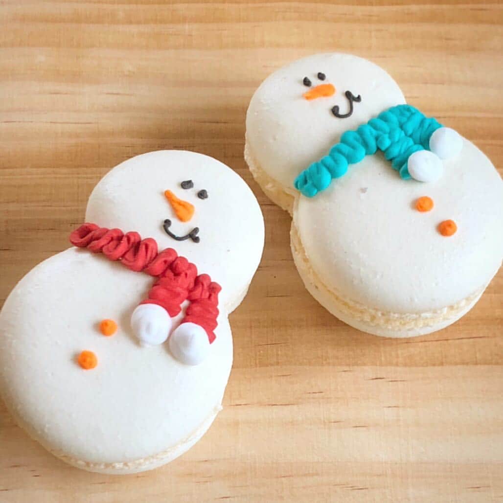 ケーキ&カフェ 海風堂のインスタグラム：「Chirstmas is coming soon. #海風堂 #市川 #市川大野 #南大野 #christmas #クリスマスのお菓子  #macaron  #マカロン」