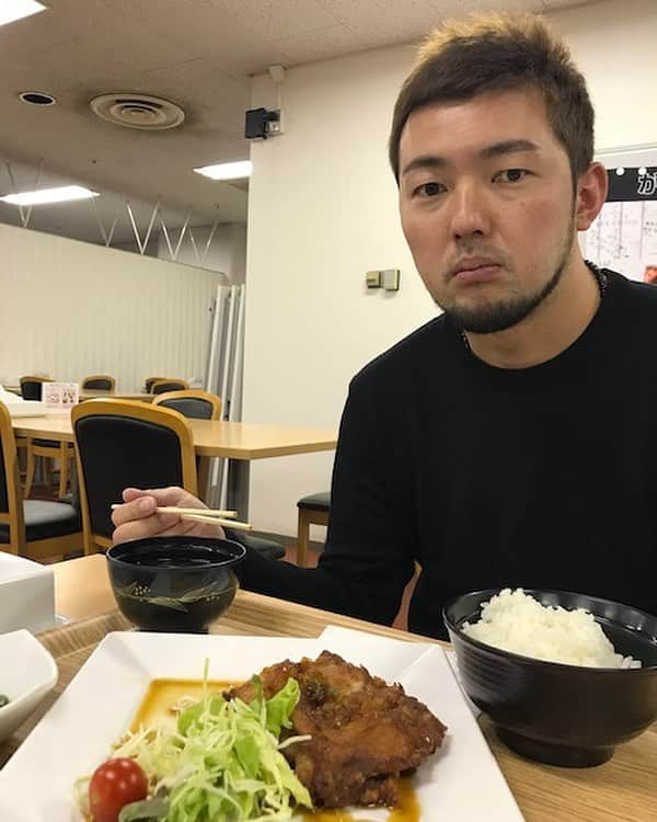 千葉ロッテマリーンズさんのインスタグラム写真 - (千葉ロッテマリーンズInstagram)「油淋鶏定食 #千葉ロッテマリーンズ #chibalotte #内竜也 #もぐもぐ  #ランチ」12月17日 13時53分 - chibalotte