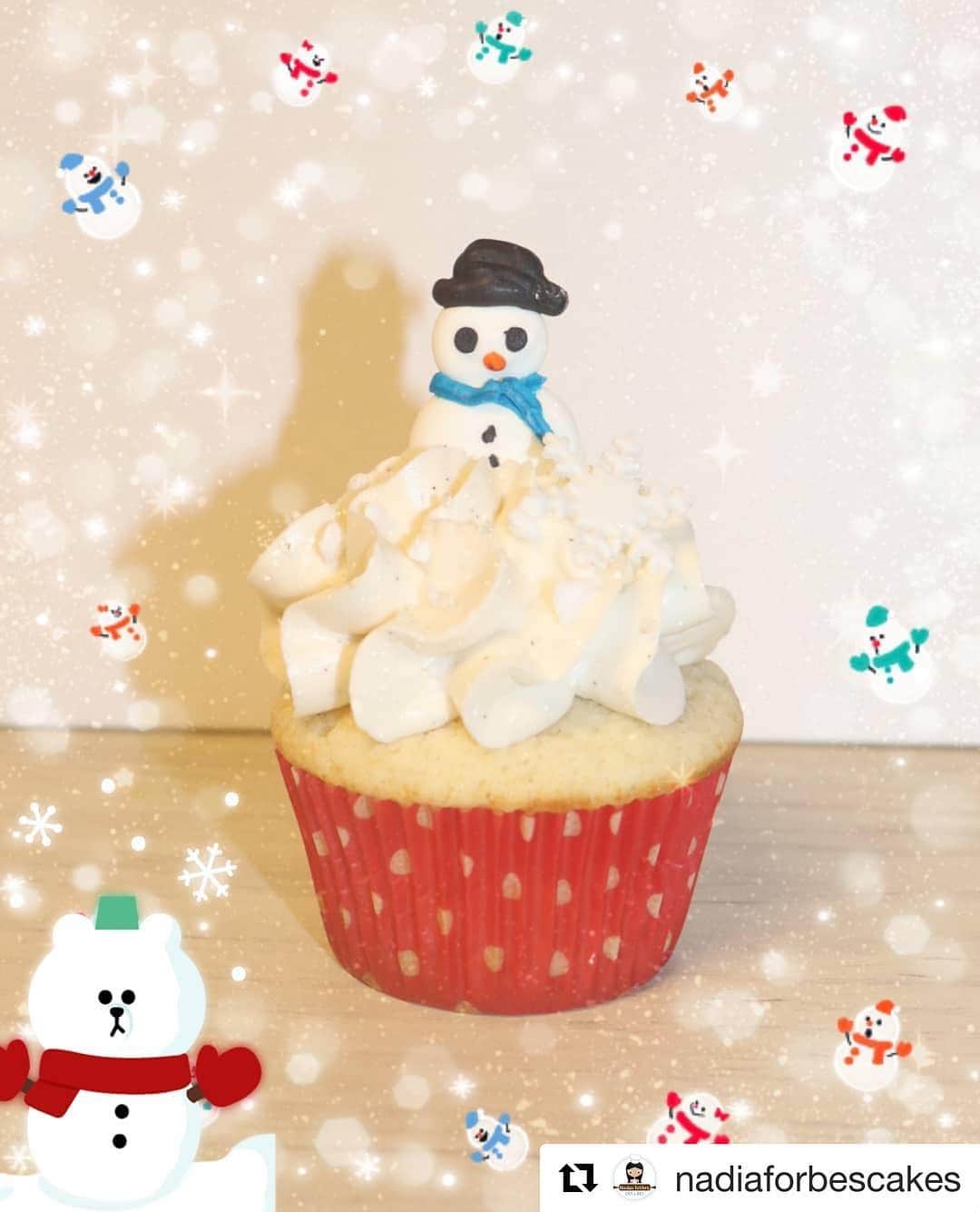 LINE Cameraさんのインスタグラム写真 - (LINE CameraInstagram)「LINE Camera’s Pick @nadiaforbescakes ・・・ Eggnog Cupcake kind of day. ❄. . . . . . #cakedecorating #cake #sugarpaste #sweet #dessert #baking #christmasbaking #cupcake #caketopper #cakedesing #fondant #snowman #snowmancake #linecamera #baker #instacake #yummy #cupcake #royalicing」12月17日 15時53分 - linecamera_official