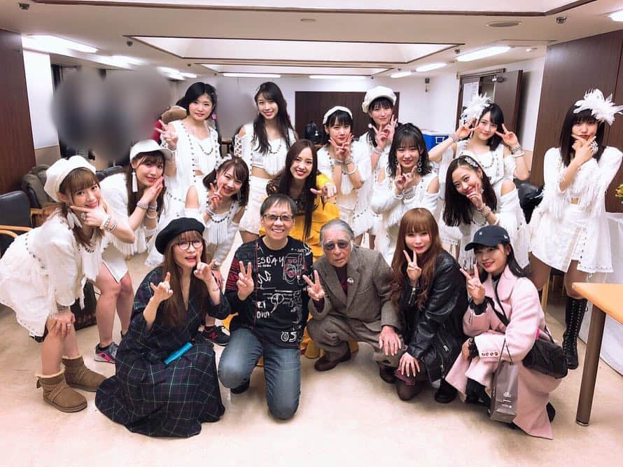 飯窪春菜のインスタグラム：「昨日来てくださった皆様🐝  大好きな中川翔子さん🌸 中川さんの縁で藤子不二雄A先生、堀井雄二さんという神々✨ しょこたんママ、ポケんちから大谷凜香ちゃん☺️ #しょこたん  #藤子不二雄 先生 #堀井雄二 さん #大谷凛香 ちゃん #モーニング娘18」