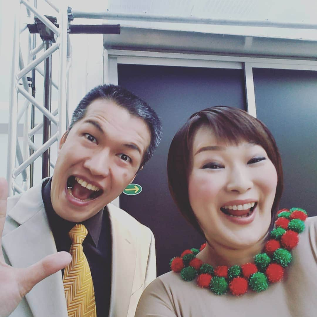 五十嵐サキさんのインスタグラム写真 - (五十嵐サキInstagram)「楽日写真&ナル玉動画☺🎉 #よしもと西梅田劇場  #クリスマスバージョン #無事終演 #そして #エヴォるん新喜劇 　の #コンビ　相方 #平山昌雄　くんともパシャリ #ナルシスト玉置  #上着　の着方 #やらせ　ではありません #ガチ　でやっていたのを見付けて #再現　してもらった動画です #ナルシスト玉置 #力増中 #皆様一週間有り難うございました #吉本新喜劇 #よしもと新喜劇 #五十嵐サキ」12月17日 16時31分 - saki_igarashi