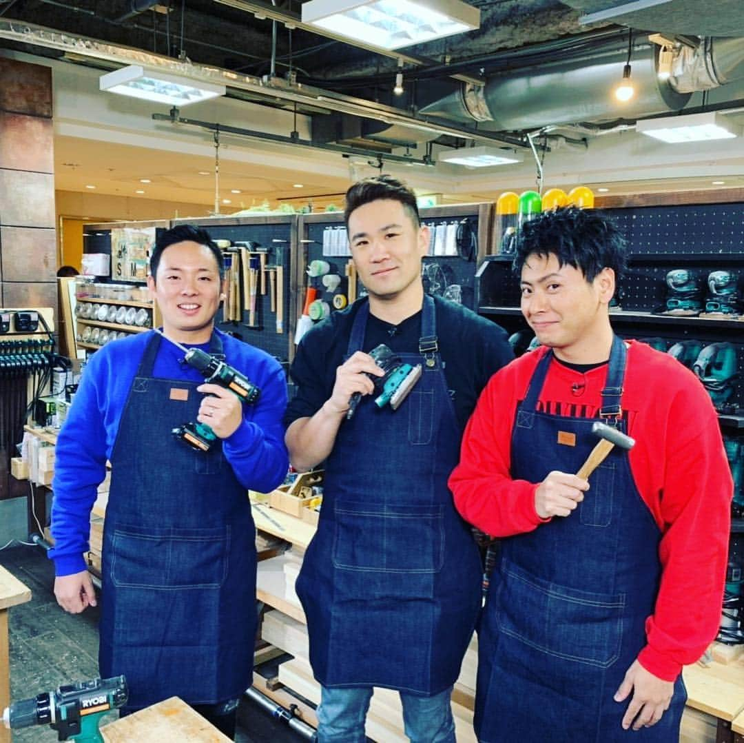 山下健二郎さんのインスタグラム写真 - (山下健二郎Instagram)「少し先の放送ですが先日、田中将大選手と松井裕樹選手とDIYをしてきました！趣味のDIYが仕事となってめっちゃ嬉しいです✌️✨✨ 終始楽しくみんな笑ってました！ お楽しみに！ BS-TBS 「マー君の冬休み３」 放送日 ‪２月１７日（日）１７：００〜１７：５４‬ #田中将大 さん #松井裕樹 さん #山下ベース #diy」12月17日 16時53分 - 3jsb_kenjiro_official