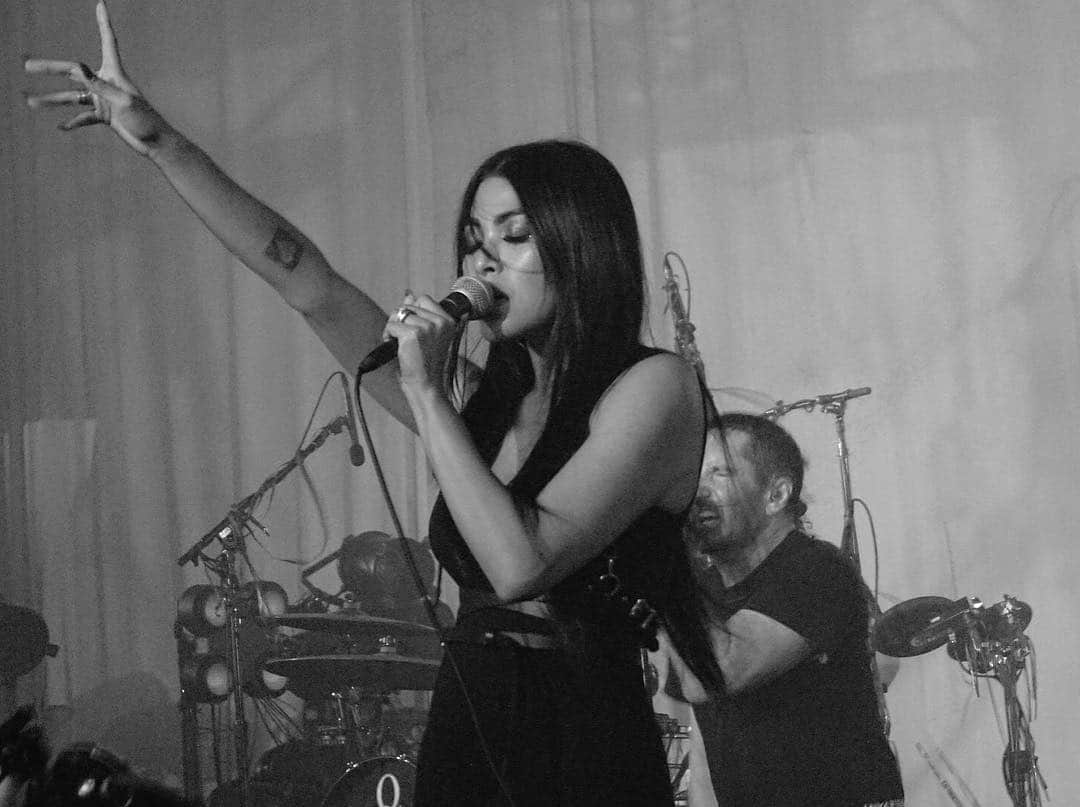 ハウ・トゥ・デストロイ・エンジェルスのインスタグラム：「Night 6 of 6 with @nineinchnails on the last night of their Cold and Black and Infinite Tour.  Photo by @m_t_graves.」
