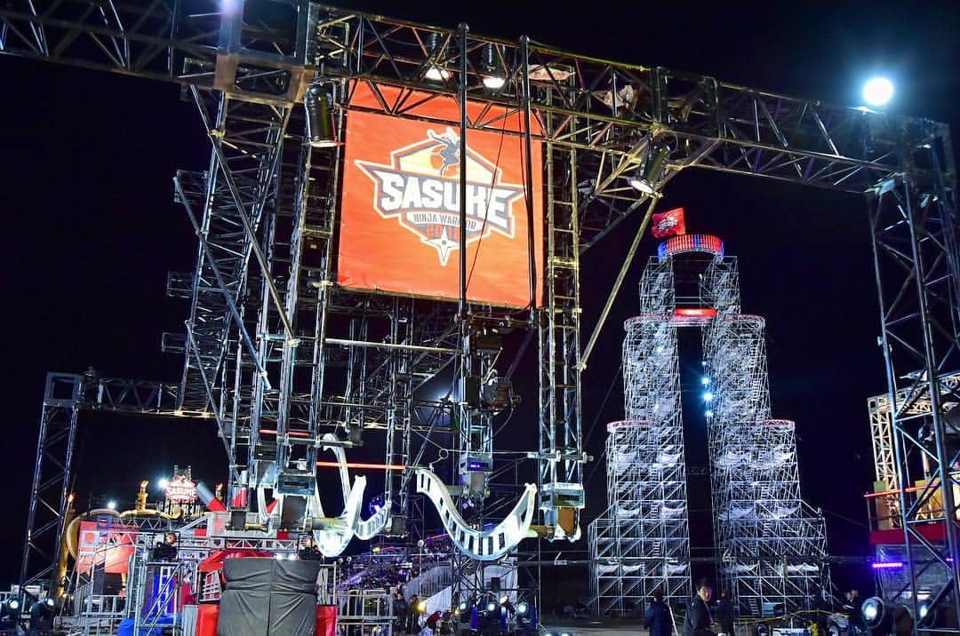 乾雅人のインスタグラム：「ドラゴングライダー(Dragon Glider)が良い仕事してくれたけど、夜露対策と雨対策に追われた大会だった…総合演出なんて肩書きじゃなくてもうただのADだよ 笑 #mtmidoriyama #ninjawarrior #obstacle #liveshow #sasuke2018」