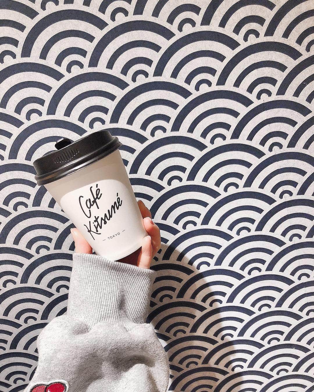 香音さんのインスタグラム写真 - (香音Instagram)「寒くなってきましたねえ。 . . 🦊♡ . . クロノスタシスって知ってる。？ . #Cafekitsune」12月17日 19時19分 - kanon420_official