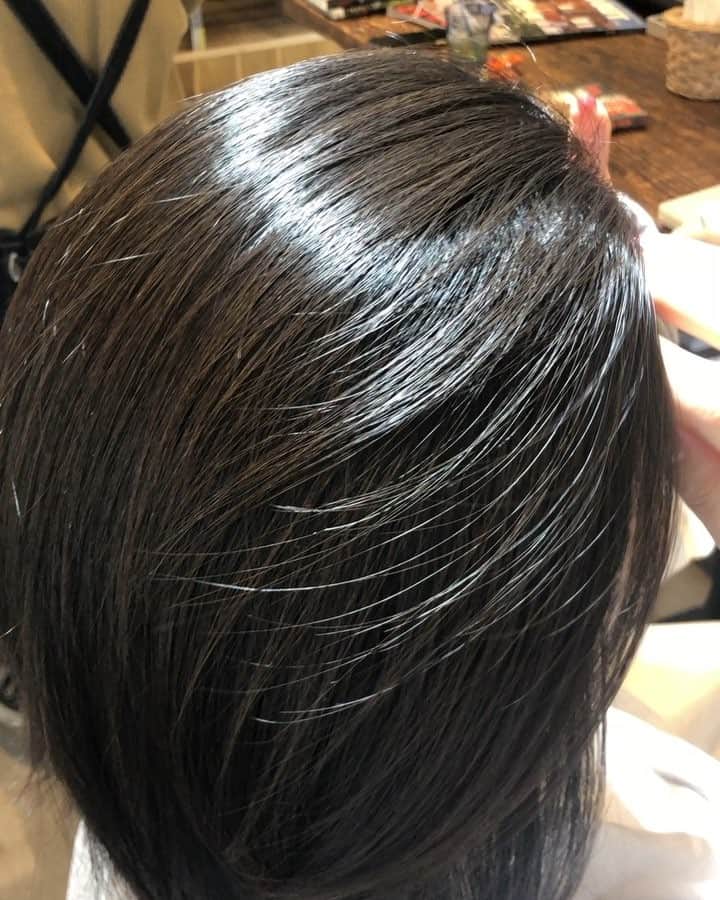 佐山愛のインスタグラム：「❤︎ ・ ダイちゃん @works_daisuke のとこで、 新しく導入されたトリートメント やってもらた〜〜！ ・ ・ す、すごい！！ ・ つやつやさらさらヘアに✨✨✨ ・ ダイちゃんありがとう🤗 ・ ・ #ヘアメンテ #ヘアサロン #下北沢 #works #ダイちゃん #トリートメント #つやつや #さらさら」