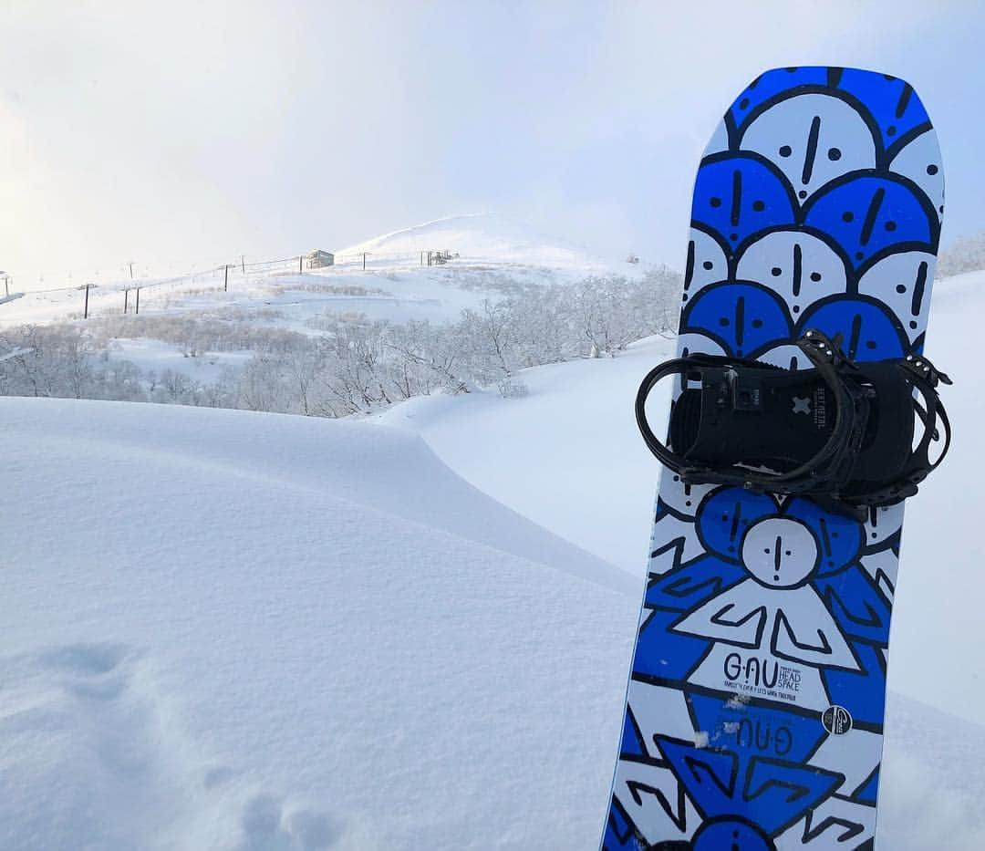 高木琢也さんのインスタグラム写真 - (高木琢也Instagram)「新しいボードおろしました💙 #gnu #snowboard  #🏂 #北海道 #ニセコ」12月17日 19時37分 - takagi_ocean