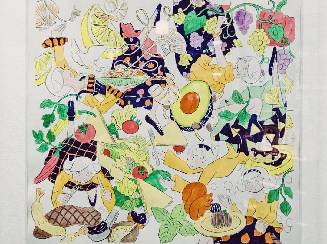 naoko tawaraのインスタグラム：「イラストレーターの北澤平祐さんの個展「エクステリア・ワーク」へ。洋菓子のフランセのパッケージが大好きでいつか原画みたいなぁと思っていたら3年ぶりの大阪での個展！うれしい。 愛らしいモチーフや色使いがとてもかわいいイラストがずらりと並んで、ひとつひとつ見るたびに心踊りました。 昨日が在廊日ということをあとから知ってショック受けてたけれど、会場につくとご本人がたまたまいて、おおはしゃぎしてしまいました。「サインしましょうか？」と声をかけていただき、イラスト付きのサインまで😍😍😍この上なく幸せなひとときでした。イラストのような優しい雰囲気がにじみ出ていた北澤さん。とても素敵でした〜。緊張してうまく話せなかったけど、お会いできてよかった！ 今回の個展は、 @salon_mosaic_ と @dmoarts の二会場同時開催とのこと。DMOはまた後日。 北澤さん、コタニさん。ありがとうございました〜 #エクステリアワーク #北澤平祐 #サロンモザイク #art #Illustrator #illust #exhibition #アート #イラスト #イラストレーター」