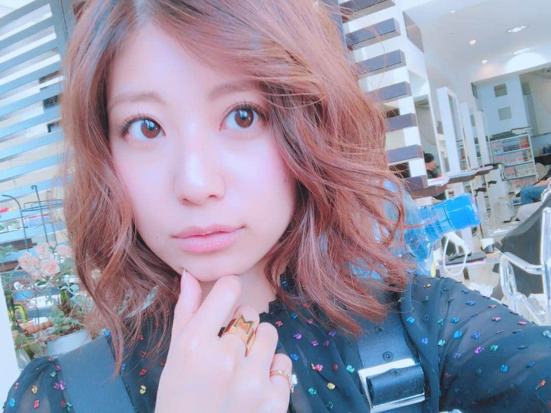 天野麻菜さんのインスタグラム写真 - (天野麻菜Instagram)「巻くとほんと雰囲気変わる🙄 ちょっとだけ切ったけど年内は長いまま🍎 #リタッチカラー #したよ #伸ばし中 #美容院 #fete #Tommy #いつもありがとう #ヘアアレンジ」12月17日 21時01分 - akaringo_mana