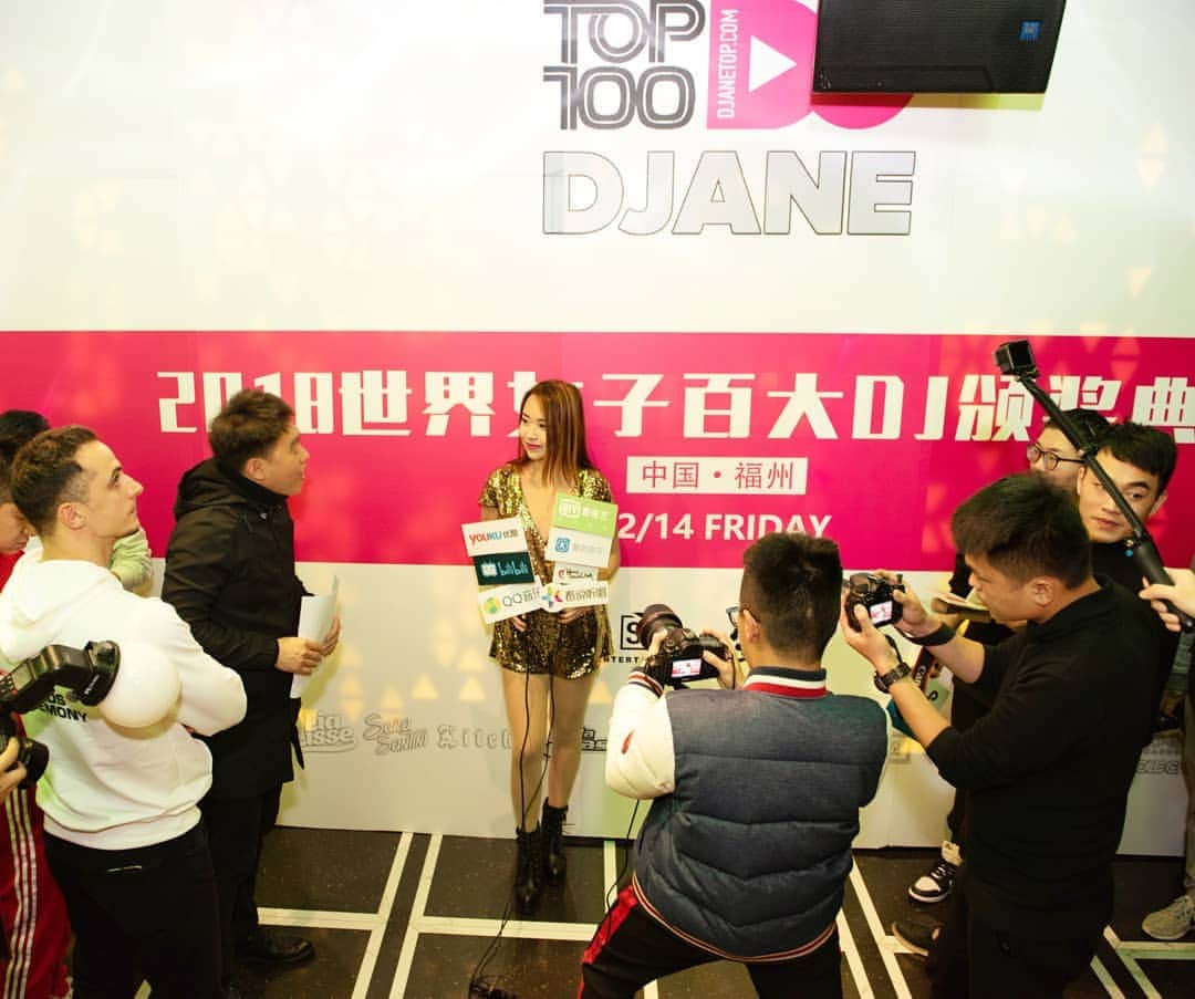 Nicole Chenのインスタグラム：「Won top Djane for Singapore and represented in China, had an Interview in  for Djanetop #dj #djlifestyle #photos #photography #china Clothes by @covetella」