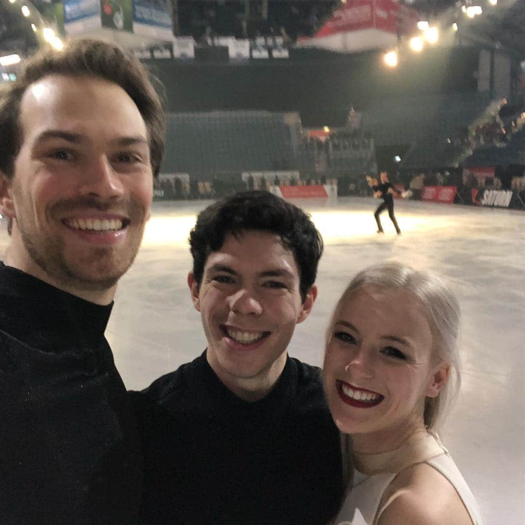 ペニー・クームズさんのインスタグラム写真 - (ペニー・クームズInstagram)「It was great to be back on the ice performing again!! Thank you for having us! 🥰 . . . . #ice #show #iceshow #showgirl #icedance #figureskating #christmasshow #liveshow #liveperformance #laurawright #eisgala #wintershow #tour #iceskate #performer」12月17日 23時01分 - pennycoomes