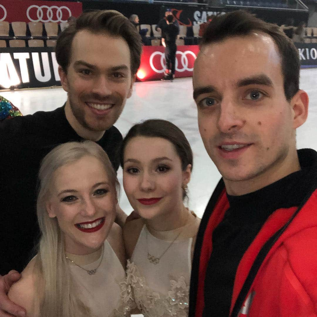 ペニー・クームズさんのインスタグラム写真 - (ペニー・クームズInstagram)「It was great to be back on the ice performing again!! Thank you for having us! 🥰 . . . . #ice #show #iceshow #showgirl #icedance #figureskating #christmasshow #liveshow #liveperformance #laurawright #eisgala #wintershow #tour #iceskate #performer」12月17日 23時01分 - pennycoomes