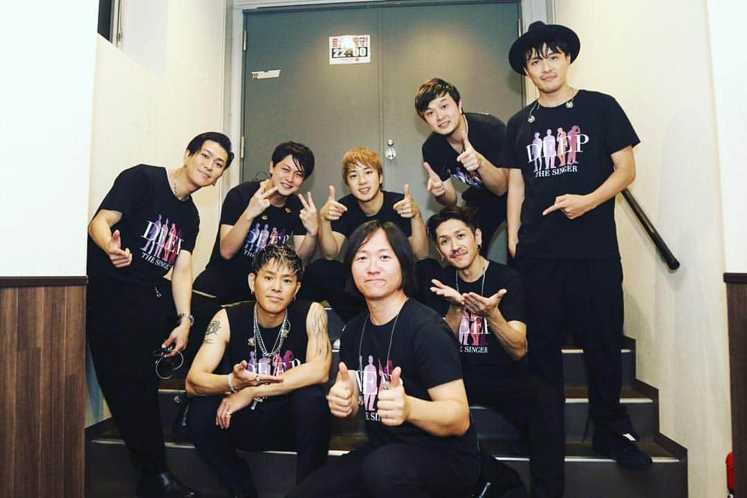 RYOのインスタグラム：「「DEEP LIVE TOUR 2018 ”THE SINGER”」東京公演 1日目🔥 キーボードのフッキーさん、本日のみとなりますが、ありがとうございました!!」