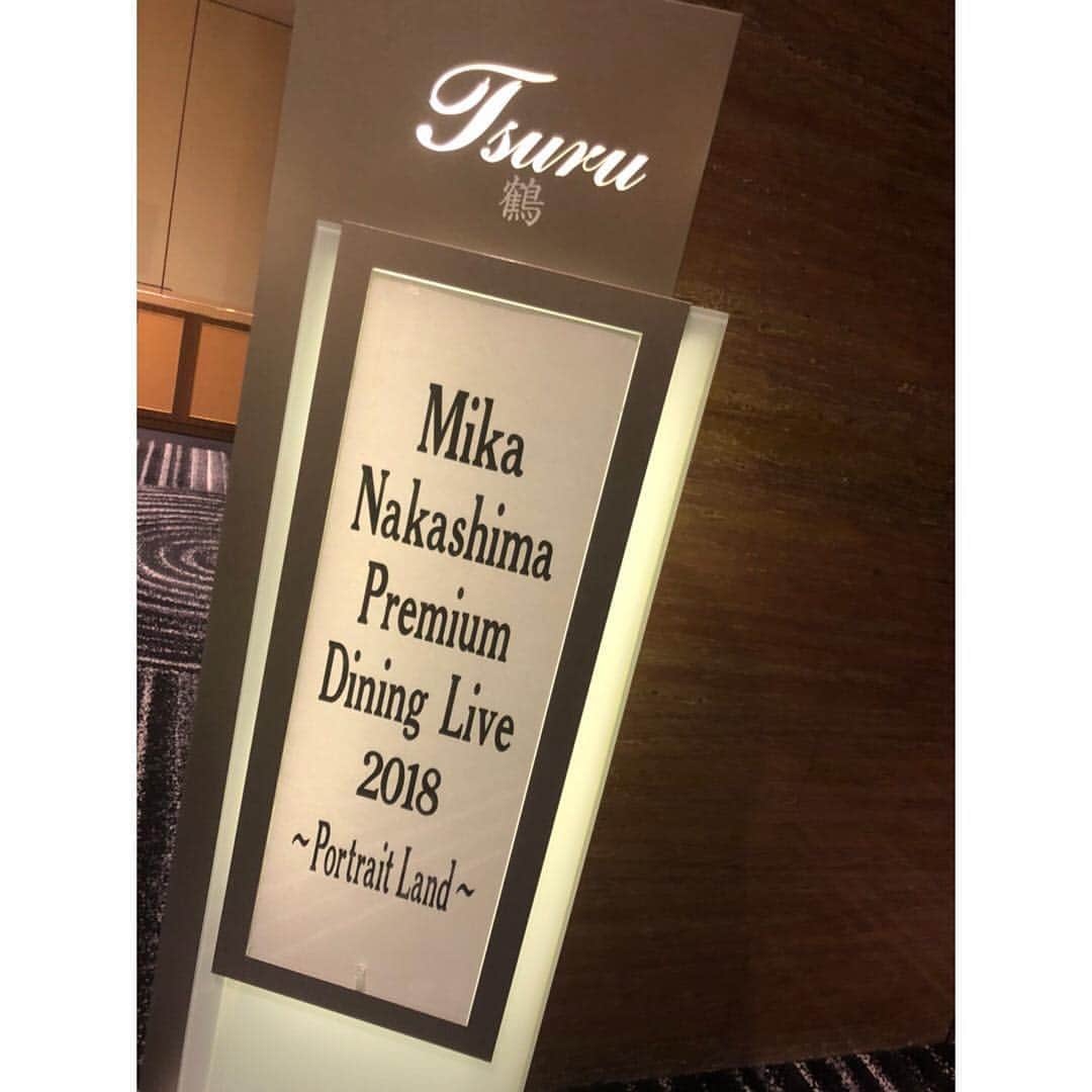 倖田來未さんのインスタグラム写真 - (倖田來未Instagram)「今日中島美嘉ちゃん(@mikanakashima_official )のディナーショー「Mika Nakashima Premium Dining Live 2018 ～Portrait Land～」にお邪魔してきました！﻿ 先日、ライブに来てくれて、今度は是非遊びに行かせてねと言ったのがまさかの、ディナーショー🍽﻿ ほんとっと！豪華なショーに呼んで頂きありがとうございました！﻿ 彼女の声はまるでバイオリンのような、高音がとっても綺麗な声でした。﻿ ﻿ 初めてライブに遊びに行かせてもらったのですが、アコースティックの聴かせる歌物アーティストでした。﻿ 終わってから、ご挨拶に行ったら、なんだか話し込んじゃいまして。30分以上ボーカリストとは的な話をし出してしまい。。本番疲れていたのに、ありがとう！！﻿ また遊びに行きます！﻿ ﻿ #中島美嘉 ちゃん #初のディナーショーだったらしい #MCがとっても可愛かった #守ってあげたい女の子 #同級生 #artist #singer #アーティスト #トーク #倖田來未 #kodakumi #fashion #haiderackermann #christianlouboutin」12月18日 0時36分 - kodakumi_official