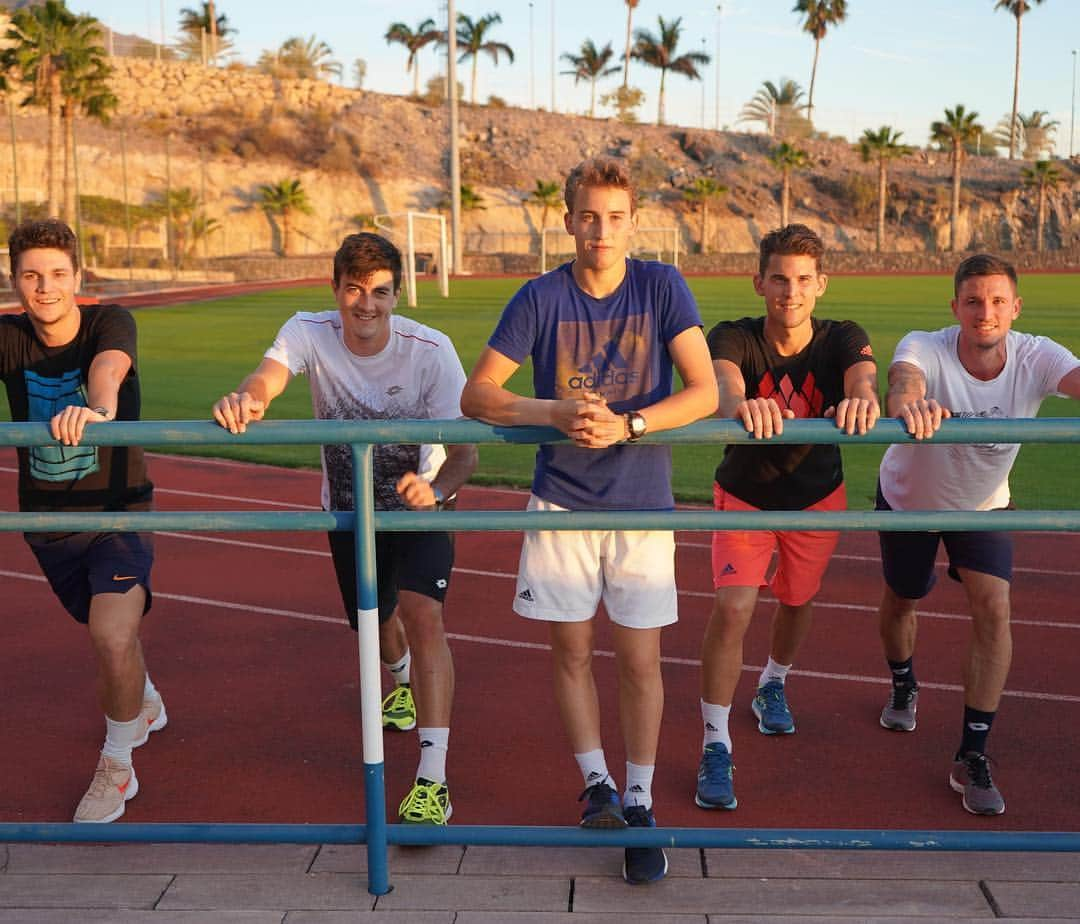 ドミニク・ティエムさんのインスタグラム写真 - (ドミニク・ティエムInstagram)「This amazing squad makes tough practices little bit easier ! 💪🎾 #preseason #tenerife #heretocreate #givesyouwings #4ocean」12月18日 0時55分 - domithiem