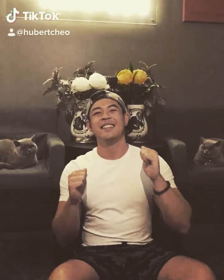 ヒューバートのインスタグラム：「Ok PLEASE DON’T JUDGE me for reposting this, but I had to add this stupid song in the background cos it was so apt LOL」