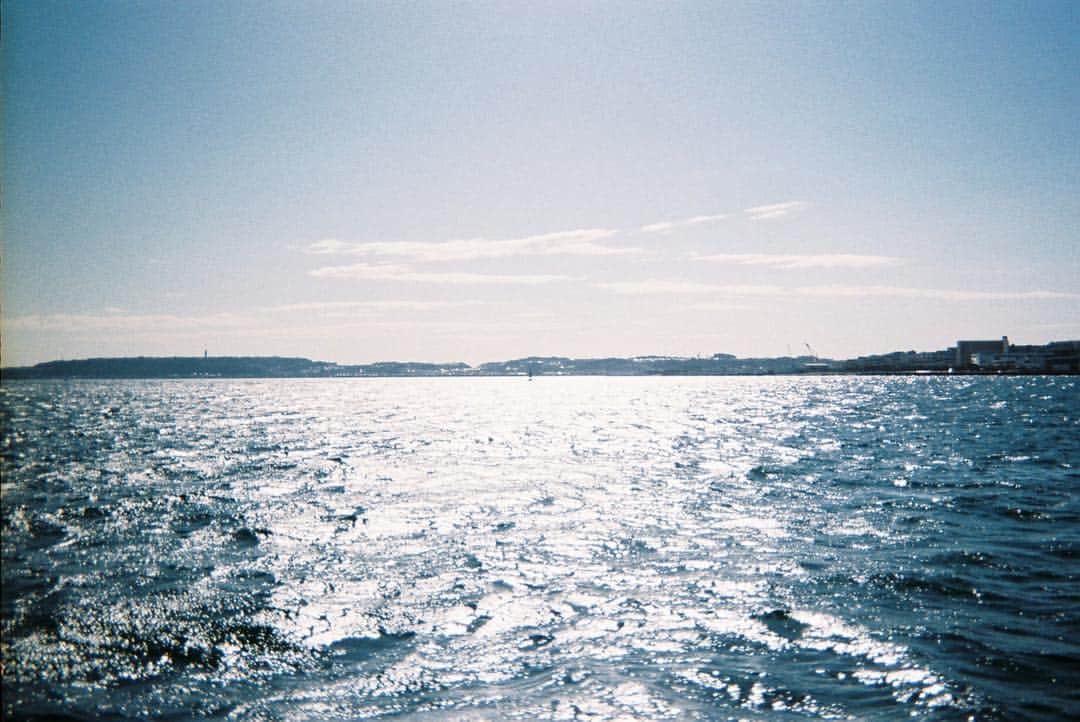沖口優奈さんのインスタグラム写真 - (沖口優奈Instagram)「2年ほど前の海。  #海 #sea #写ルンです」12月18日 7時49分 - yuna_okiguchi_