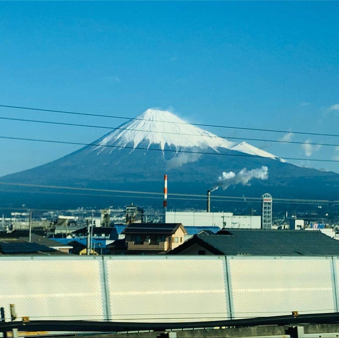 原日出子さんのインスタグラム写真 - (原日出子Instagram)「今日の富士山🗻 綺麗です👍 京都へ… #原日出子の京散歩 #おやかまっさん #KBS京都 #京都町歩き」12月18日 8時38分 - hara_hideko